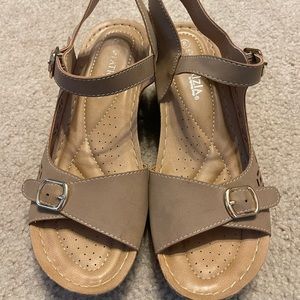 Sandals. Size 8.